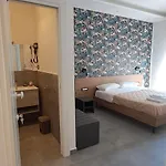 Kairoli Square Πανσιόν Μεσίνα
