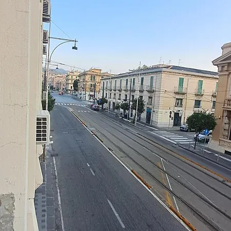 Kairoli Square Πανσιόν